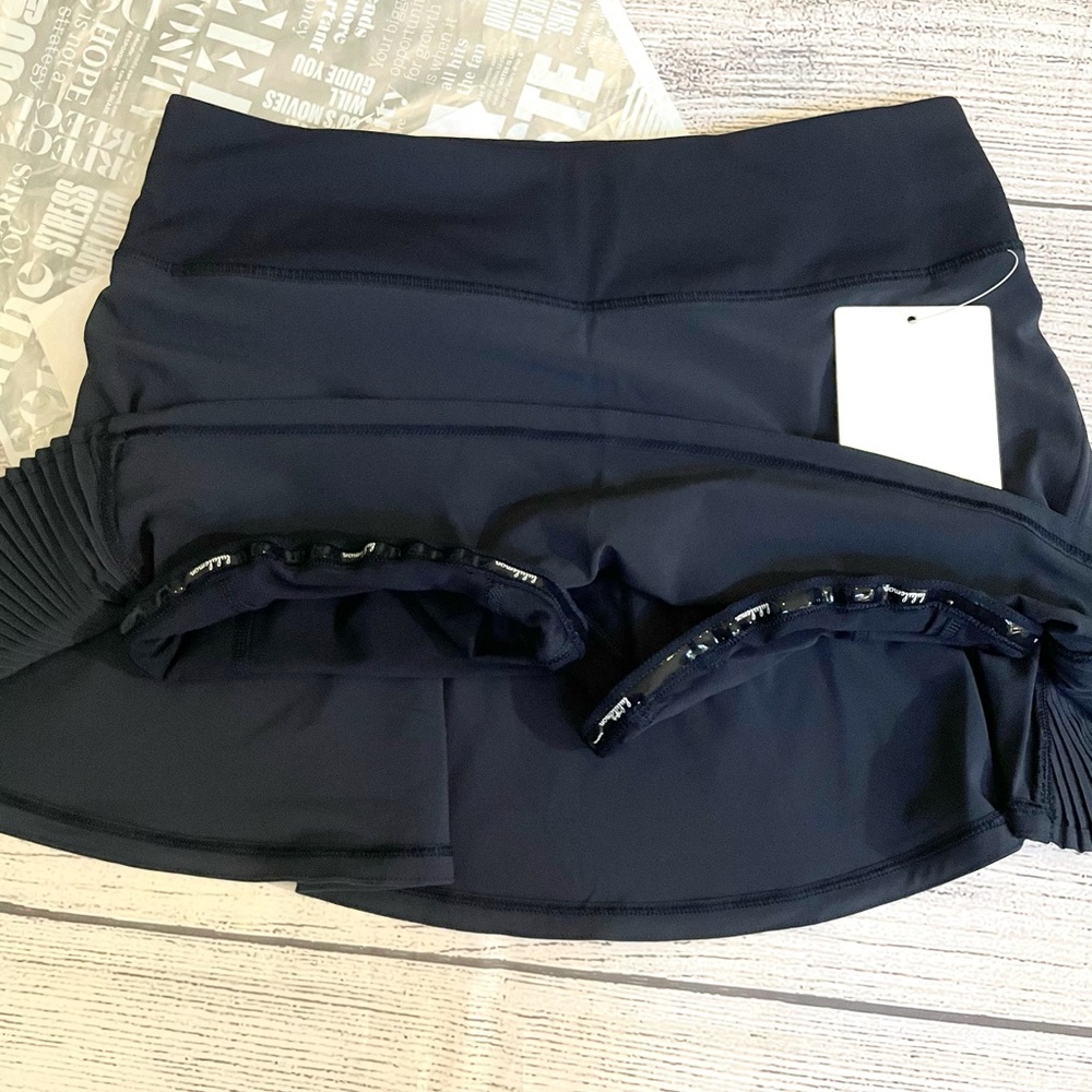 NWT LULULEMON Play Off The Pleats Black size 4 Regular - Picture 11 of 13